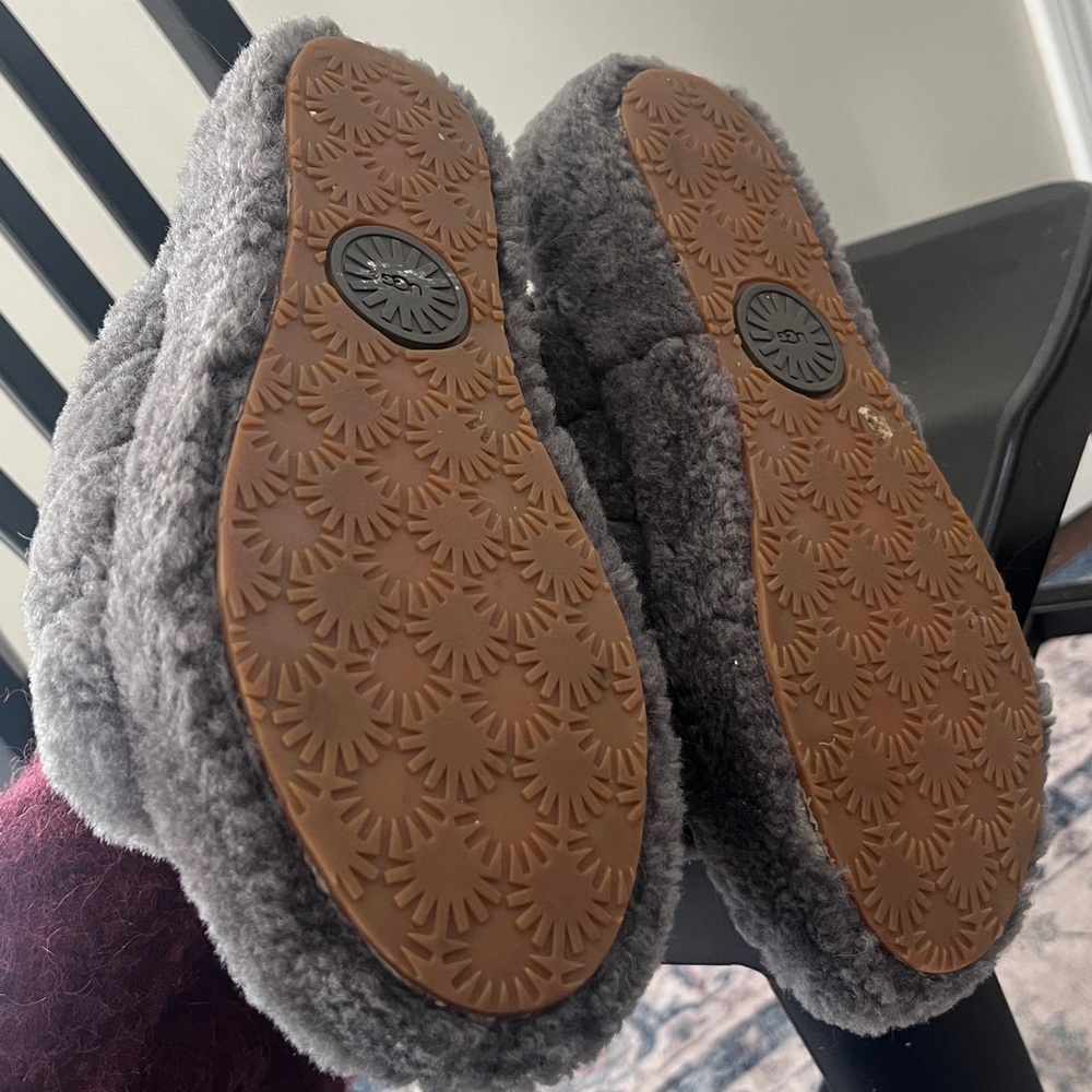 UGG Slippers - Picture 5 of 5